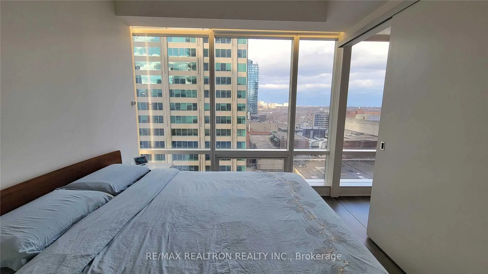 Photo 13 of Unit 1301, 1 Bloor Street E, Toronto, Church-Yonge Corridor — HOMEH