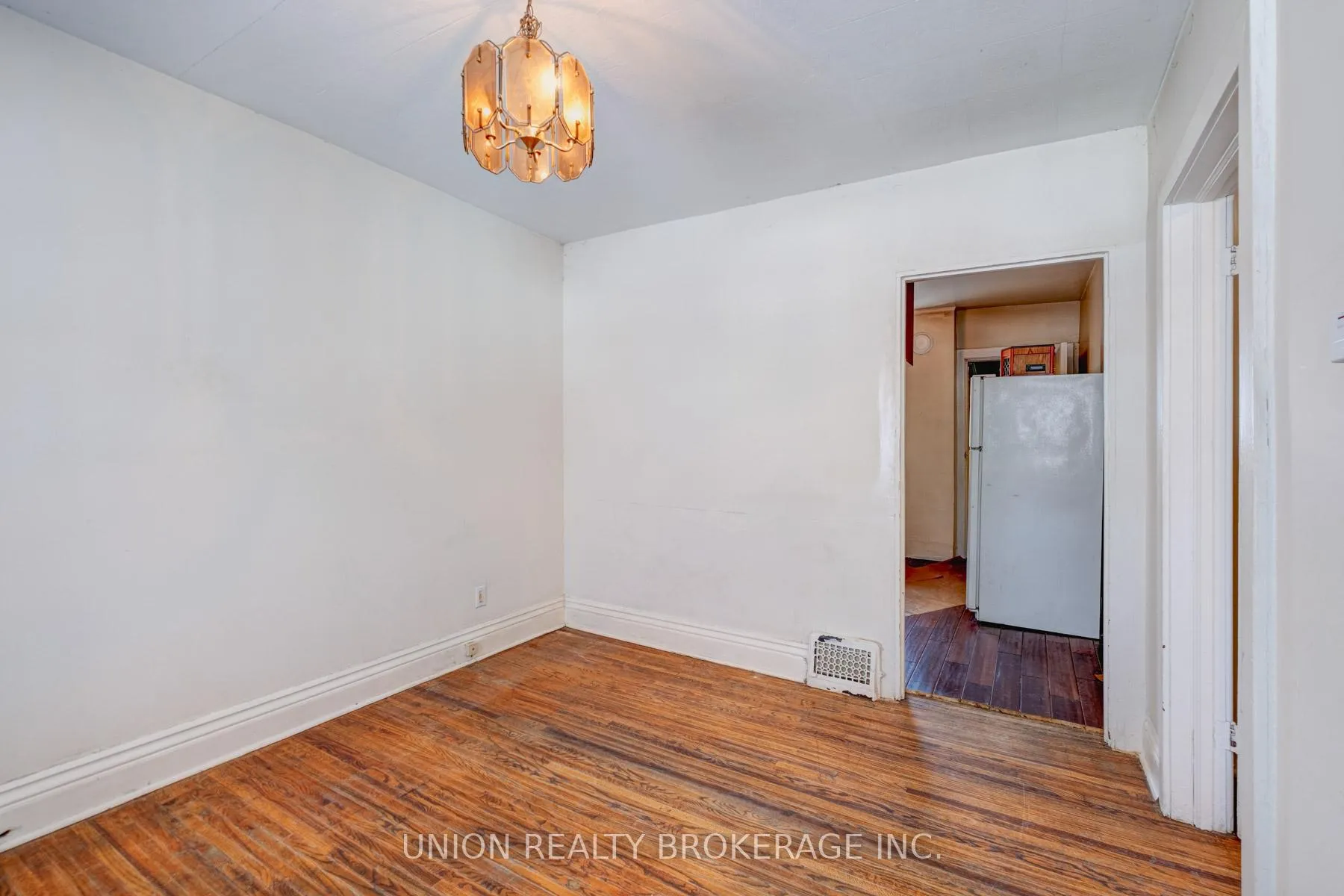 Photo 3 of 354 Cedarvale Avenue, Toronto, Woodbine-Lumsden — HOMEH
