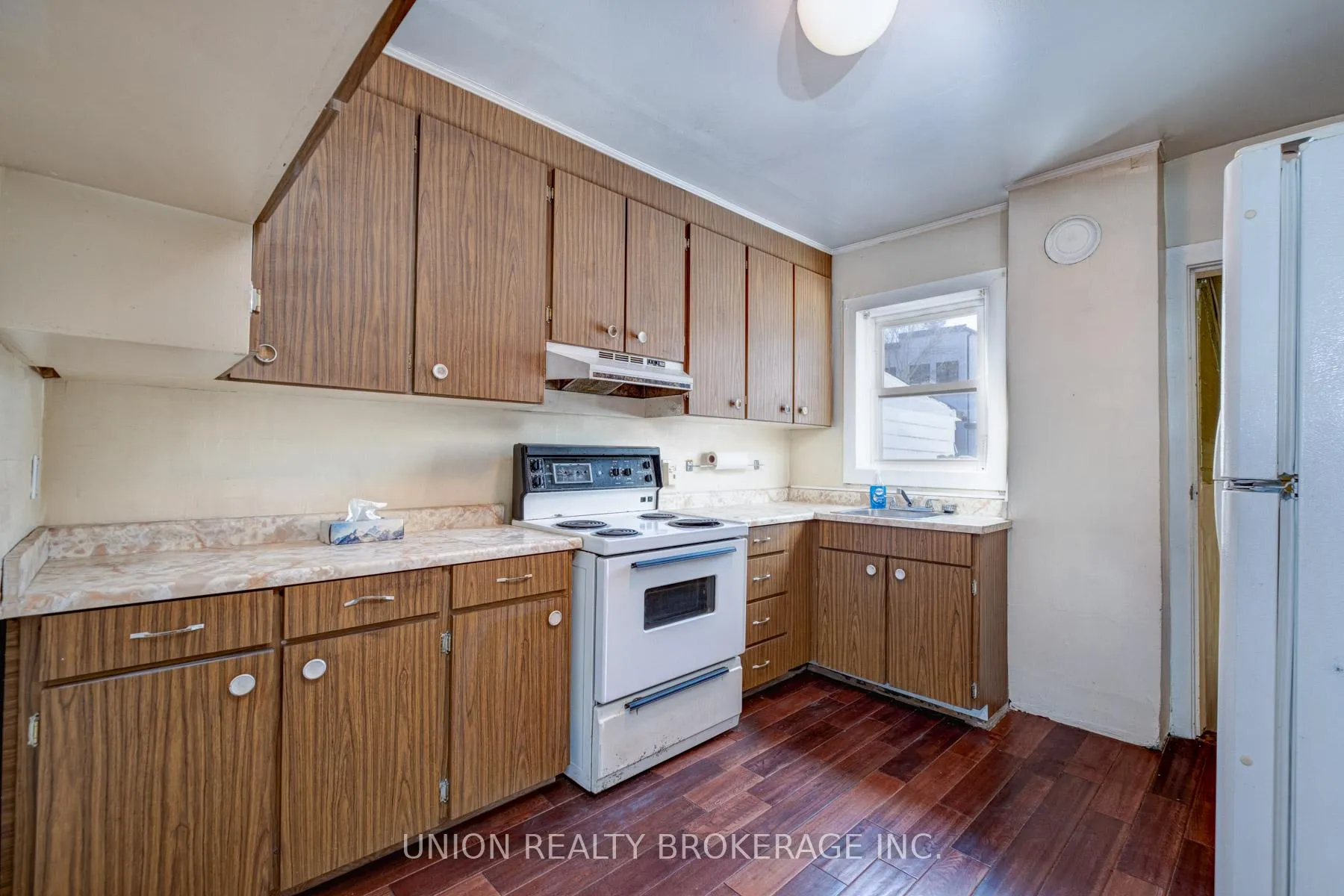 Photo 4 of 354 Cedarvale Avenue, Toronto, Woodbine-Lumsden — HOMEH