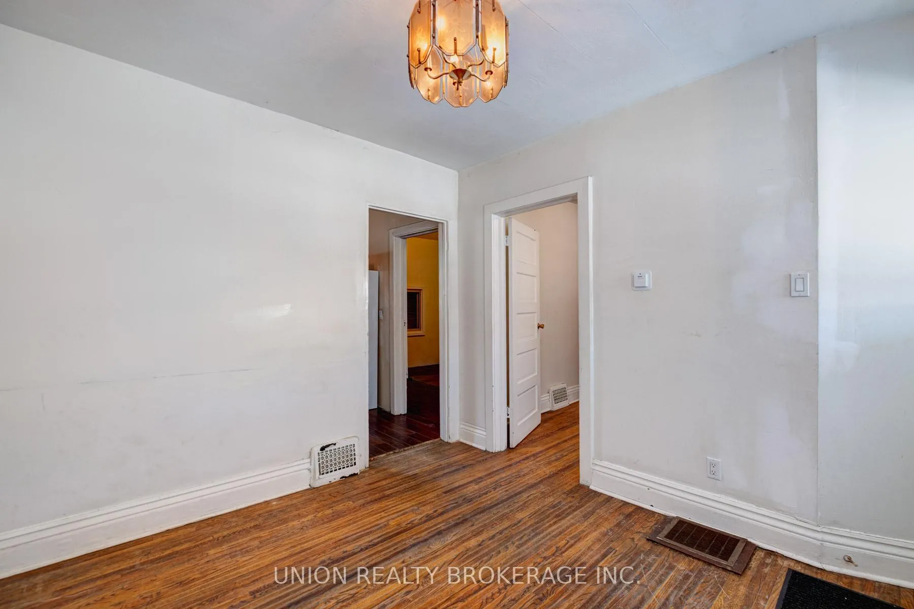 Photo 6 of 354 Cedarvale Avenue, Toronto, Woodbine-Lumsden — HOMEH