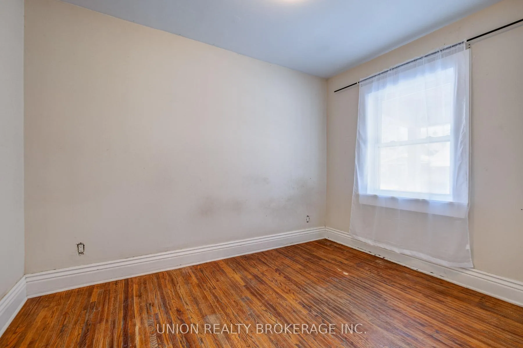 Photo 7 of 354 Cedarvale Avenue, Toronto, Woodbine-Lumsden — HOMEH