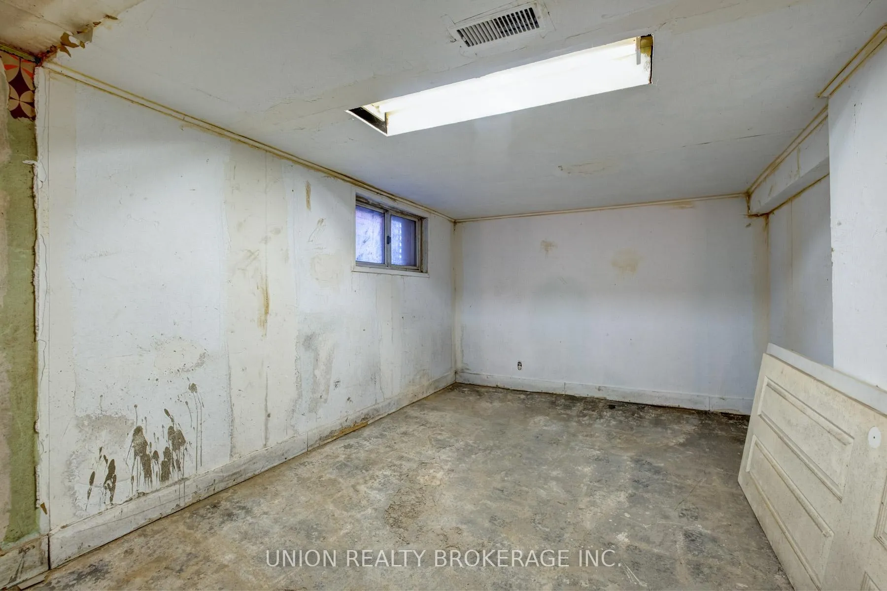Photo 11 of 354 Cedarvale Avenue, Toronto, Woodbine-Lumsden — HOMEH