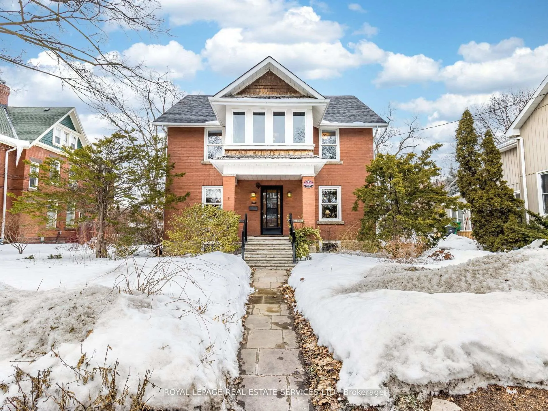 Photo 2 of 32 Wellington Street E, Brampton, Downtown Brampton — HOMEH