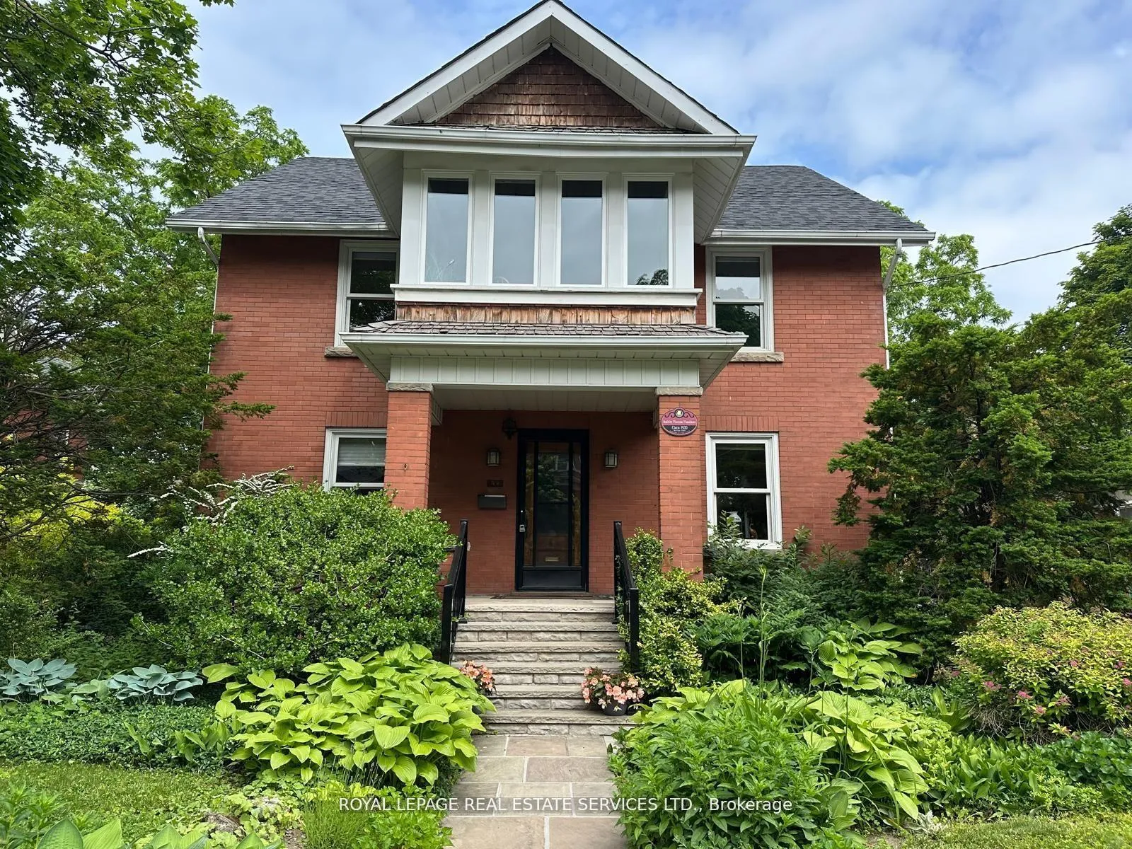 Photo 3 of 32 Wellington Street E, Brampton, Downtown Brampton — HOMEH