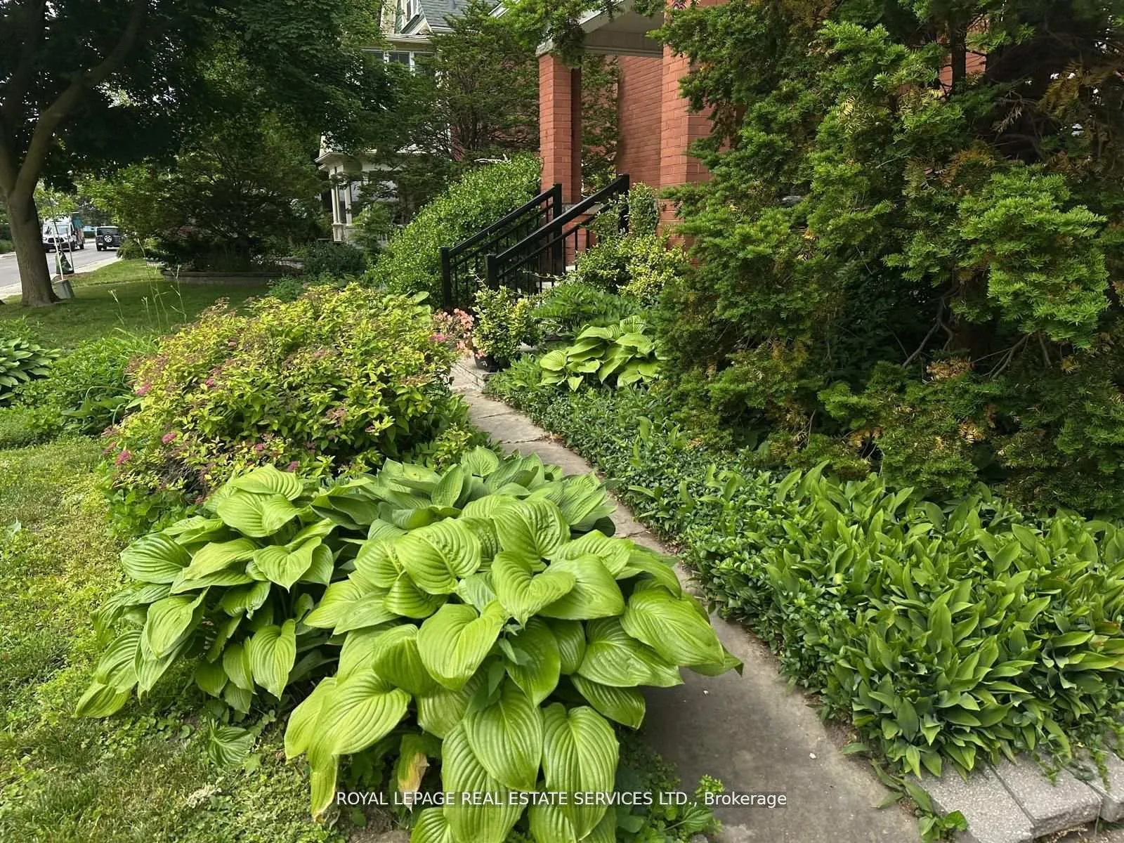 Photo 4 of 32 Wellington Street E, Brampton, Downtown Brampton — HOMEH