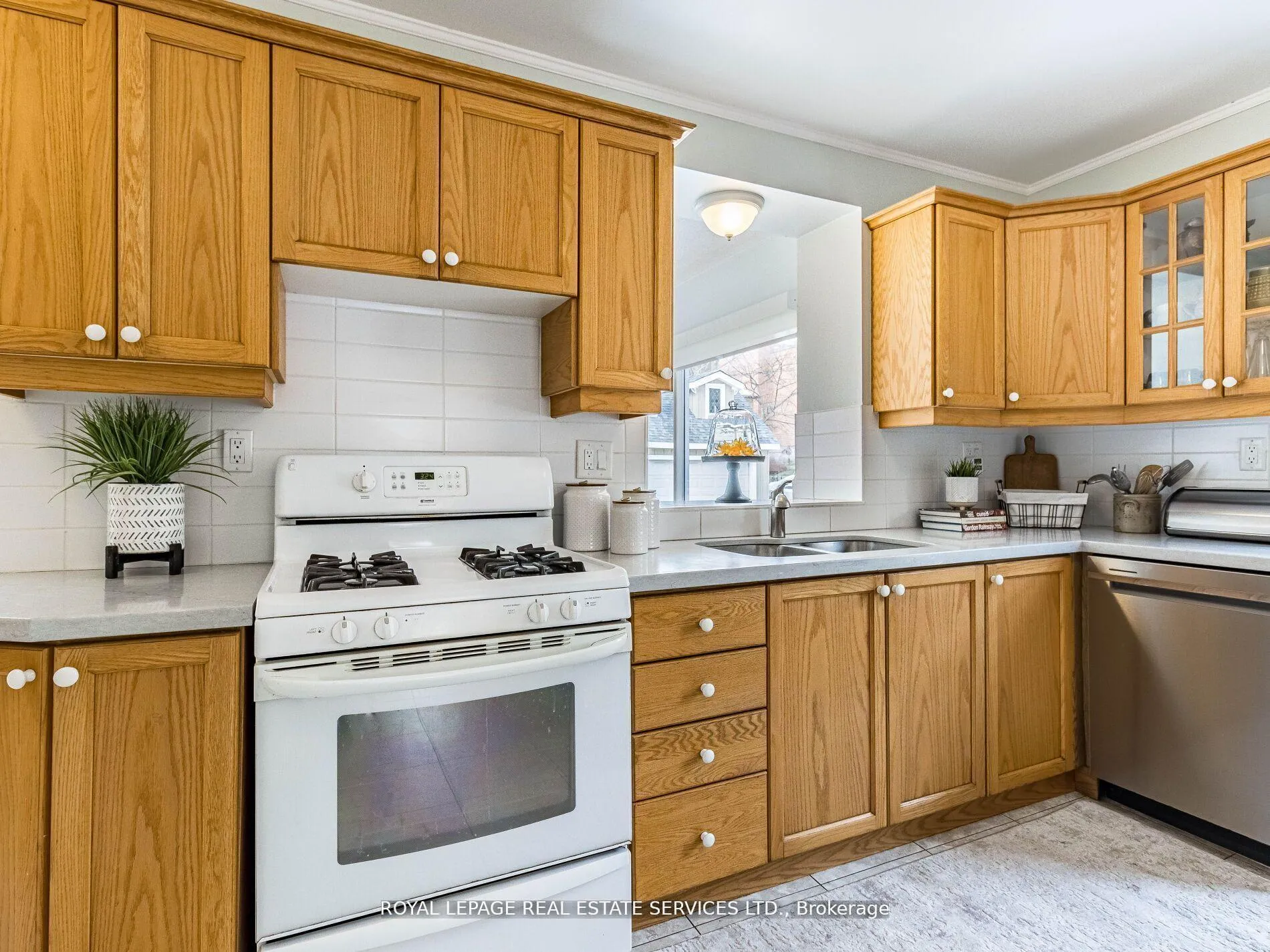 Photo 12 of 32 Wellington Street E, Brampton, Downtown Brampton — HOMEH