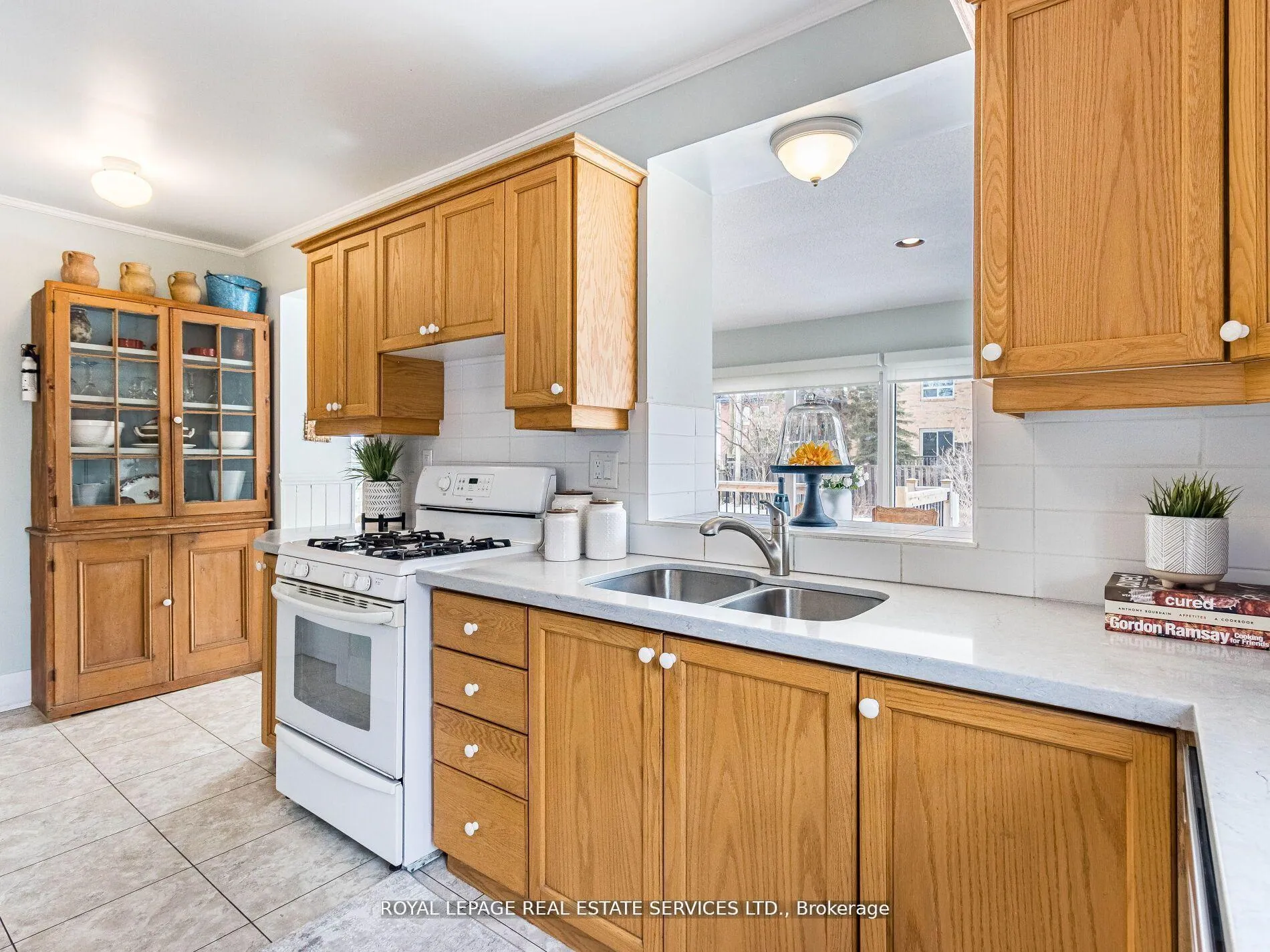 Photo 13 of 32 Wellington Street E, Brampton, Downtown Brampton — HOMEH