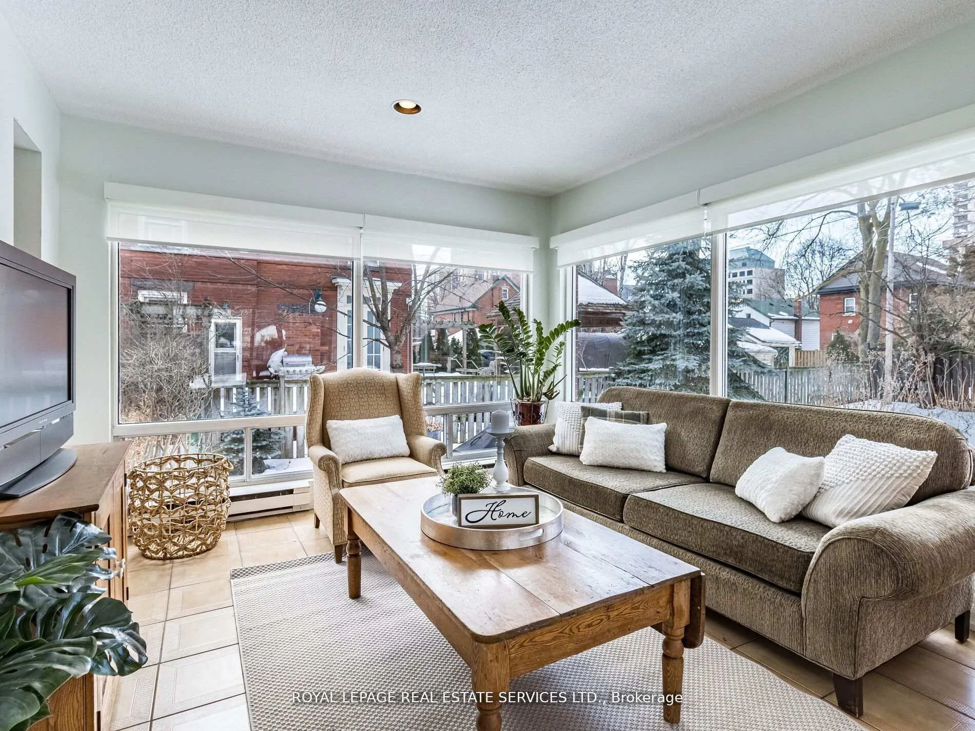 Photo 16 of 32 Wellington Street E, Brampton, Downtown Brampton — HOMEH