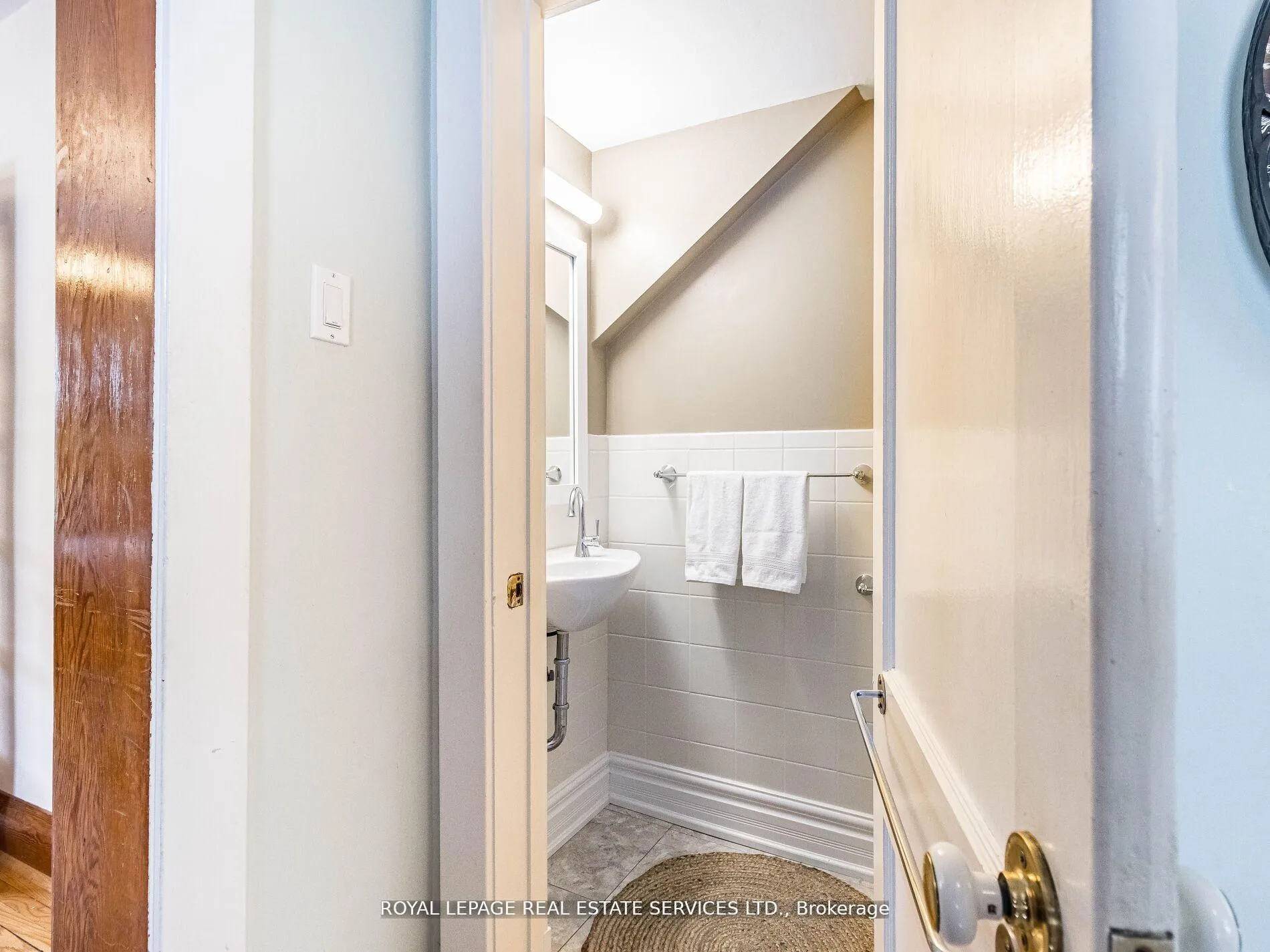 Photo 17 of 32 Wellington Street E, Brampton, Downtown Brampton — HOMEH