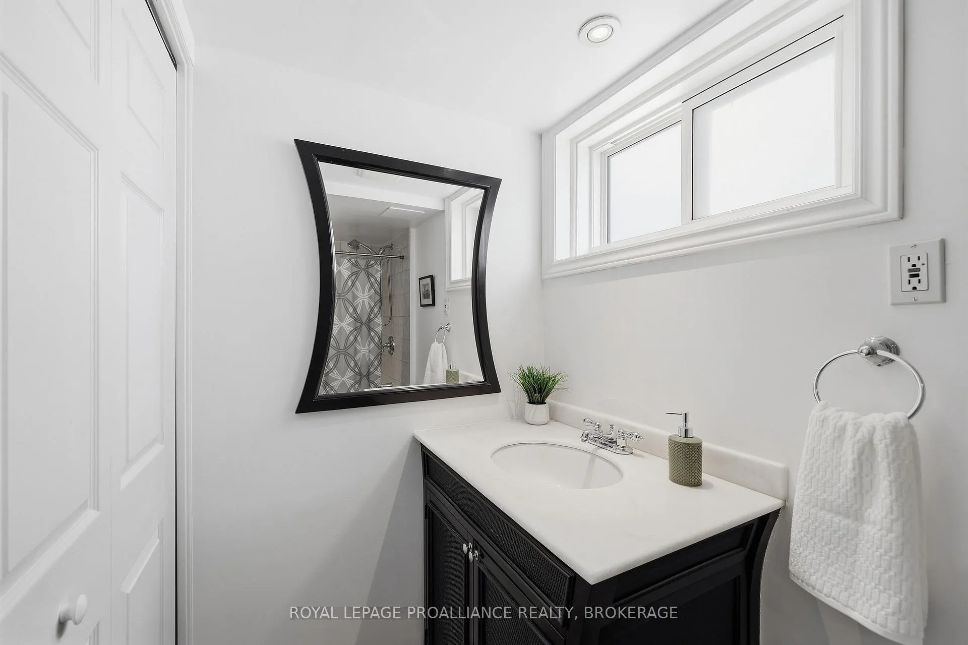 Photo 31 of 521 Grandtrunk Avenue, Kingston, East Gardiners Rd — HOMEH