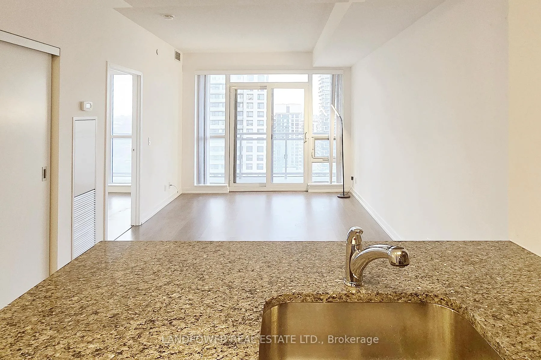 Photo 12 of Unit 2504, 89 Dunfield Avenue, Toronto, Mount Pleasant West — HOMEH