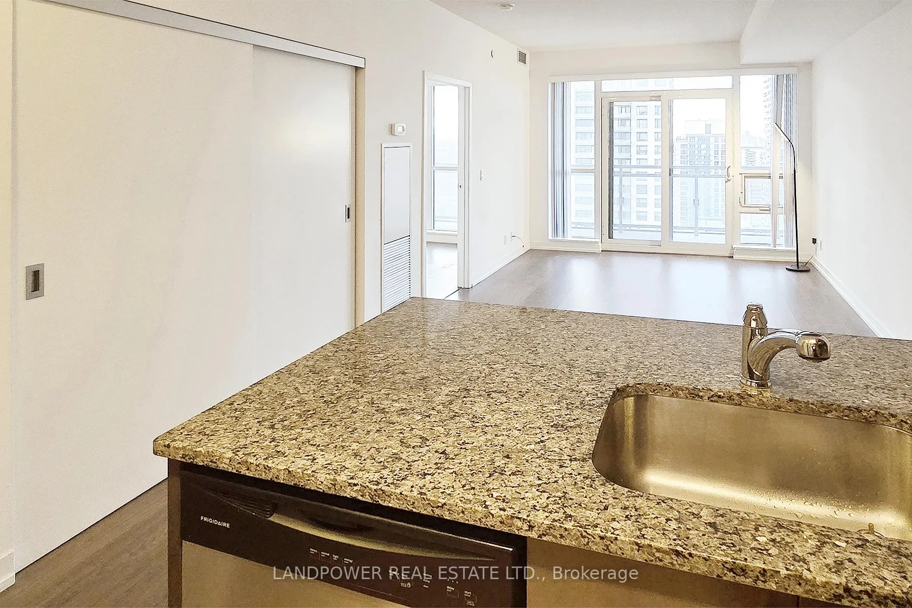 Photo 13 of Unit 2504, 89 Dunfield Avenue, Toronto, Mount Pleasant West — HOMEH