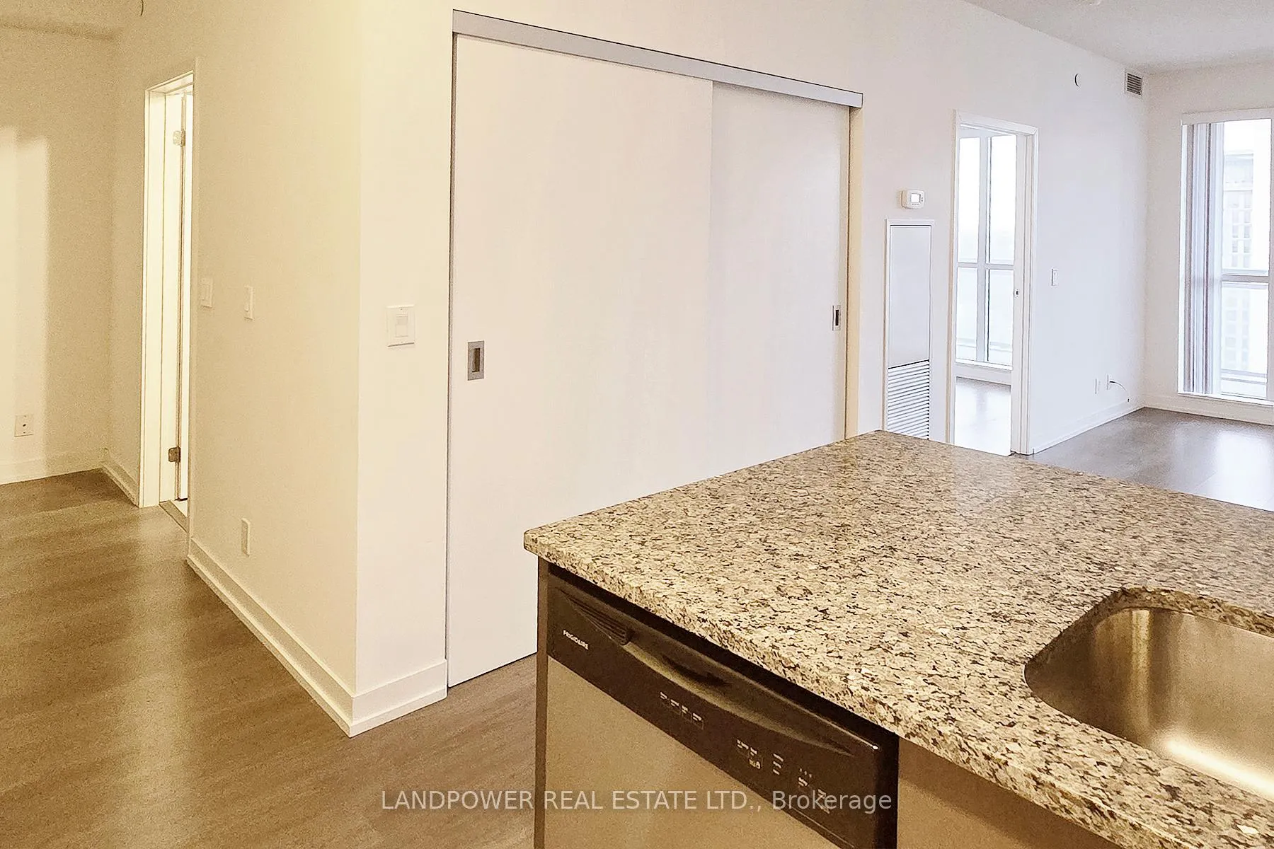 Photo 14 of Unit 2504, 89 Dunfield Avenue, Toronto, Mount Pleasant West — HOMEH