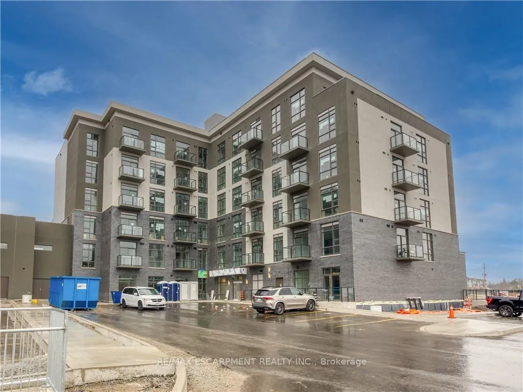 Photo 2 of Unit 340, 10 Mallard Trail, Hamilton, Waterdown — HOMEH