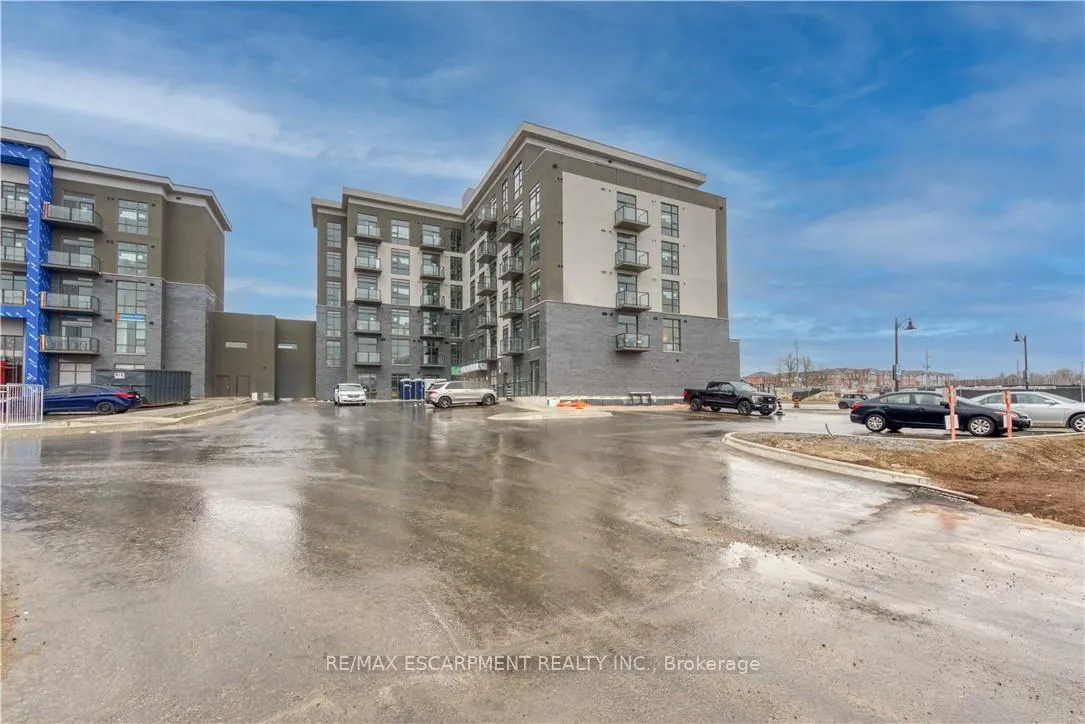 Photo 3 of Unit 340, 10 Mallard Trail, Hamilton, Waterdown — HOMEH