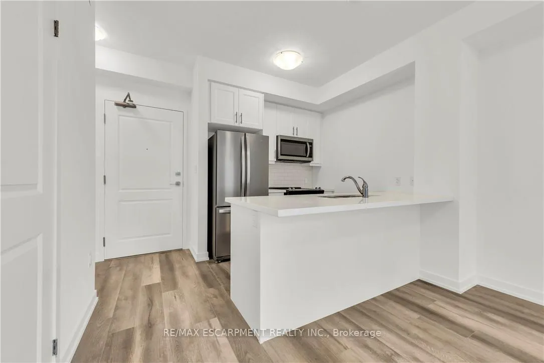Photo 5 of Unit 340, 10 Mallard Trail, Hamilton, Waterdown — HOMEH