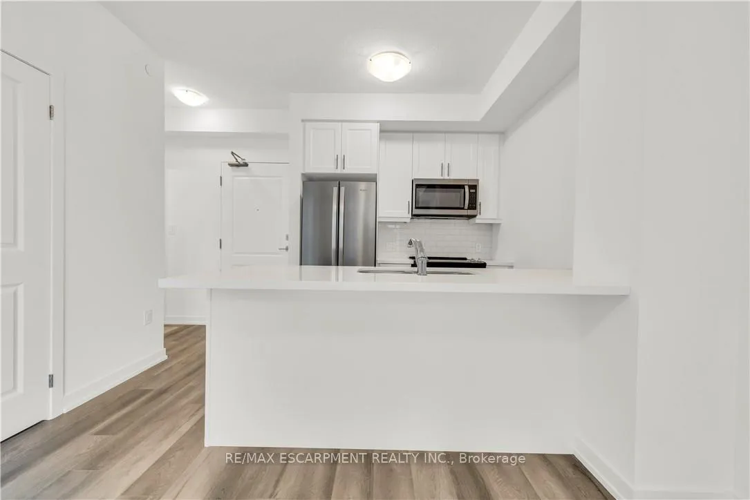 Photo 6 of Unit 340, 10 Mallard Trail, Hamilton, Waterdown — HOMEH