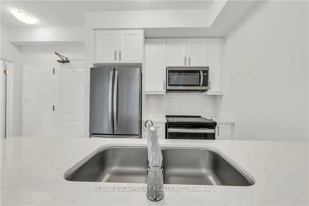 Photo 7 of Unit 340, 10 Mallard Trail, Hamilton, Waterdown — HOMEH