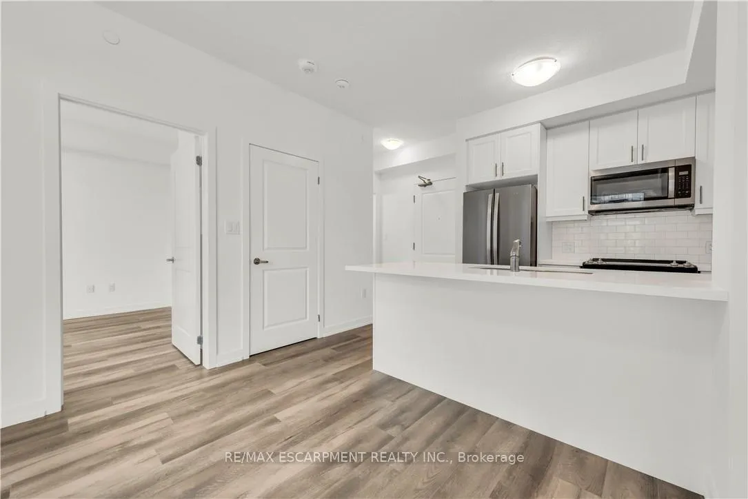 Photo 8 of Unit 340, 10 Mallard Trail, Hamilton, Waterdown — HOMEH