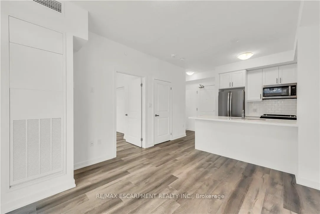 Photo 9 of Unit 340, 10 Mallard Trail, Hamilton, Waterdown — HOMEH