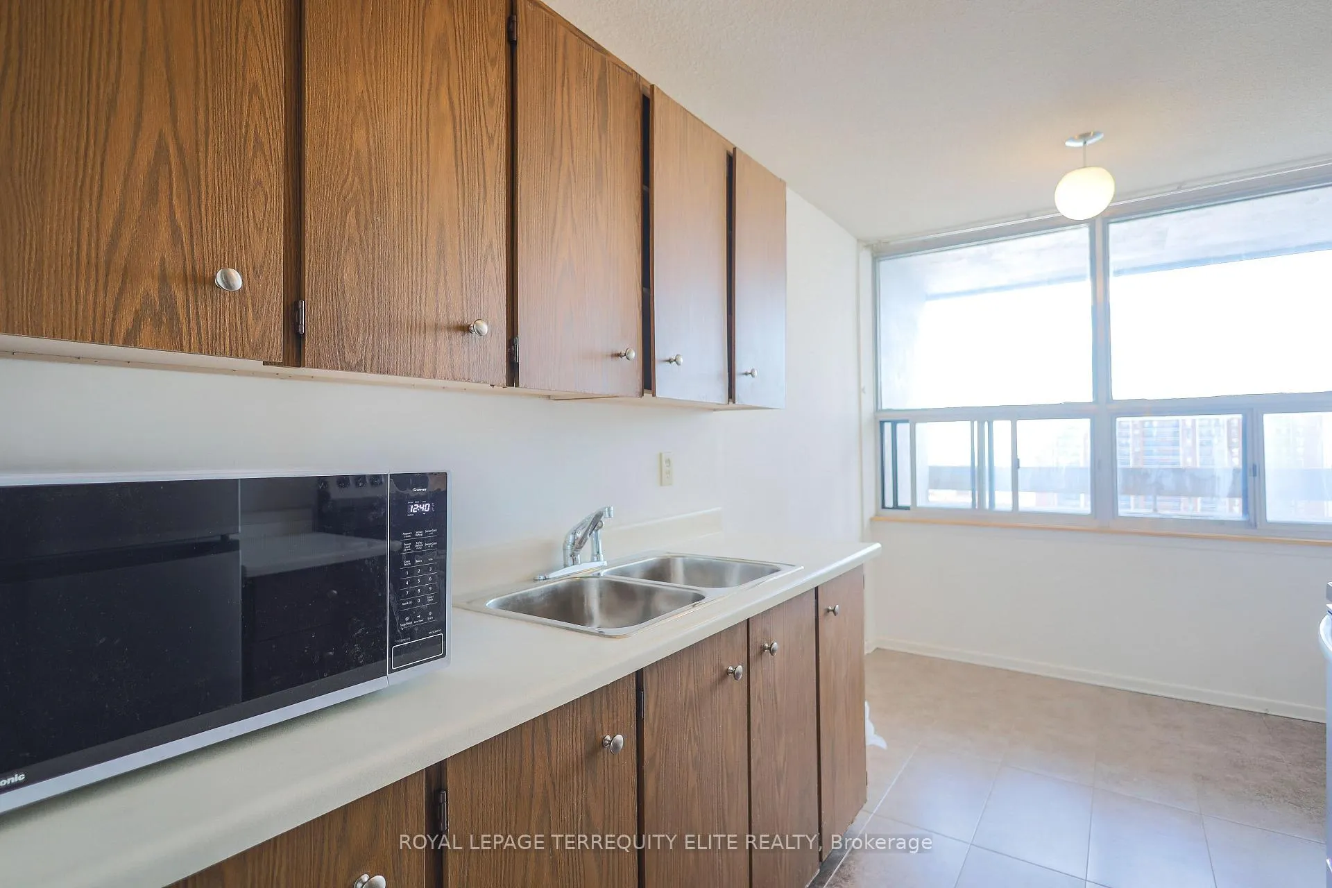 Photo 11 of Unit 1709, 25 Kensington Road, Brampton, Queen Street Corridor — HOMEH