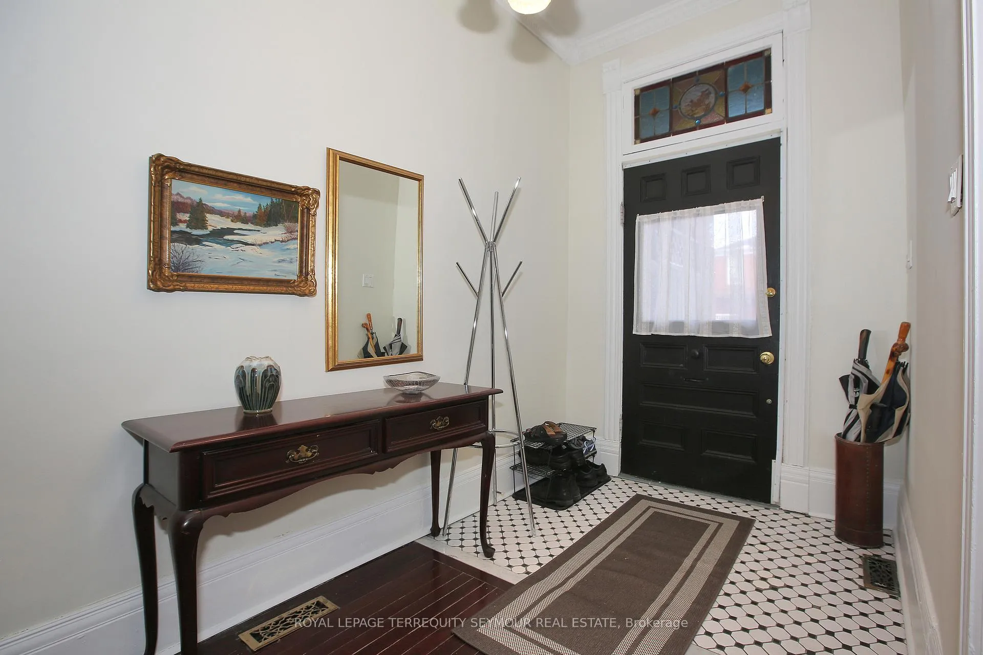 Photo 2 of 262 Concord Avenue, Toronto, Palmerston-Little Italy — HOMEH