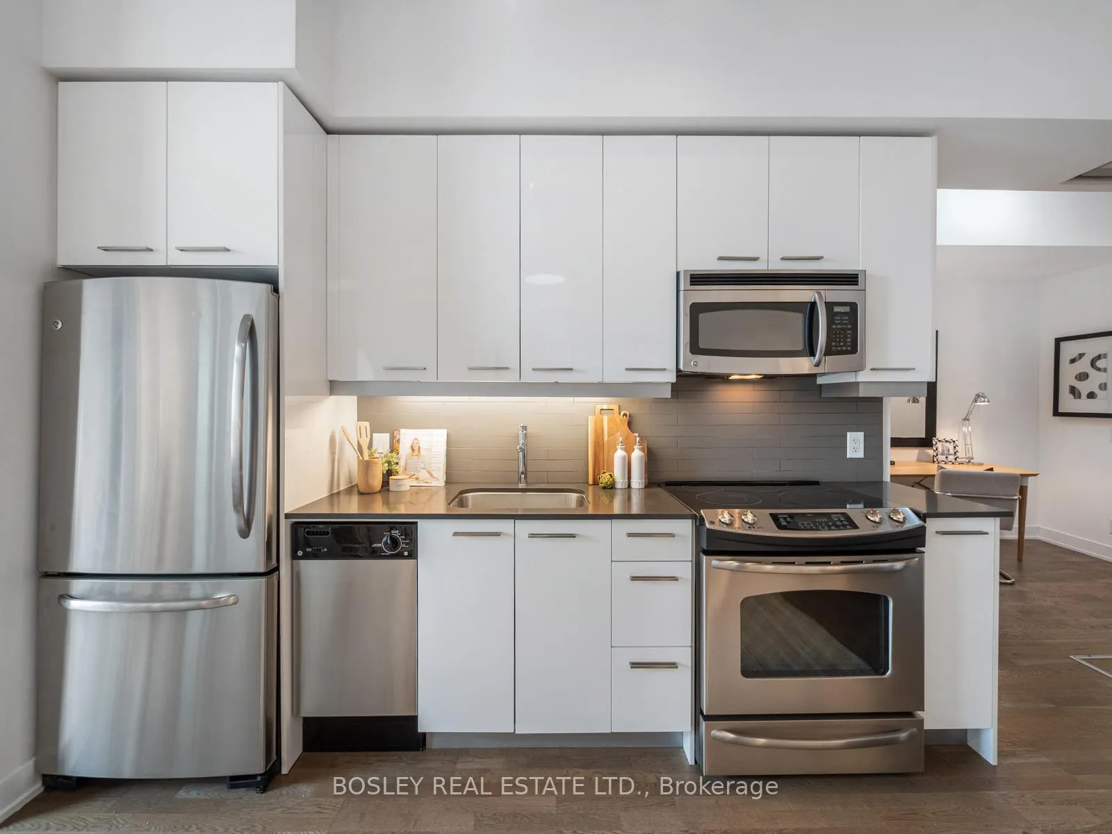 Photo 10 of Unit 404, 2 Gladstone Avenue, Toronto, Little Portugal — HOMEH