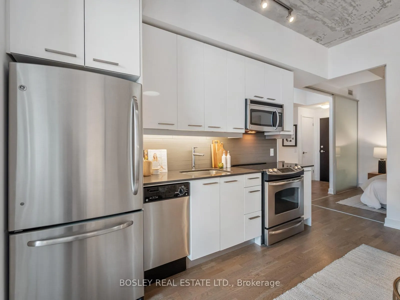 Photo 11 of Unit 404, 2 Gladstone Avenue, Toronto, Little Portugal — HOMEH
