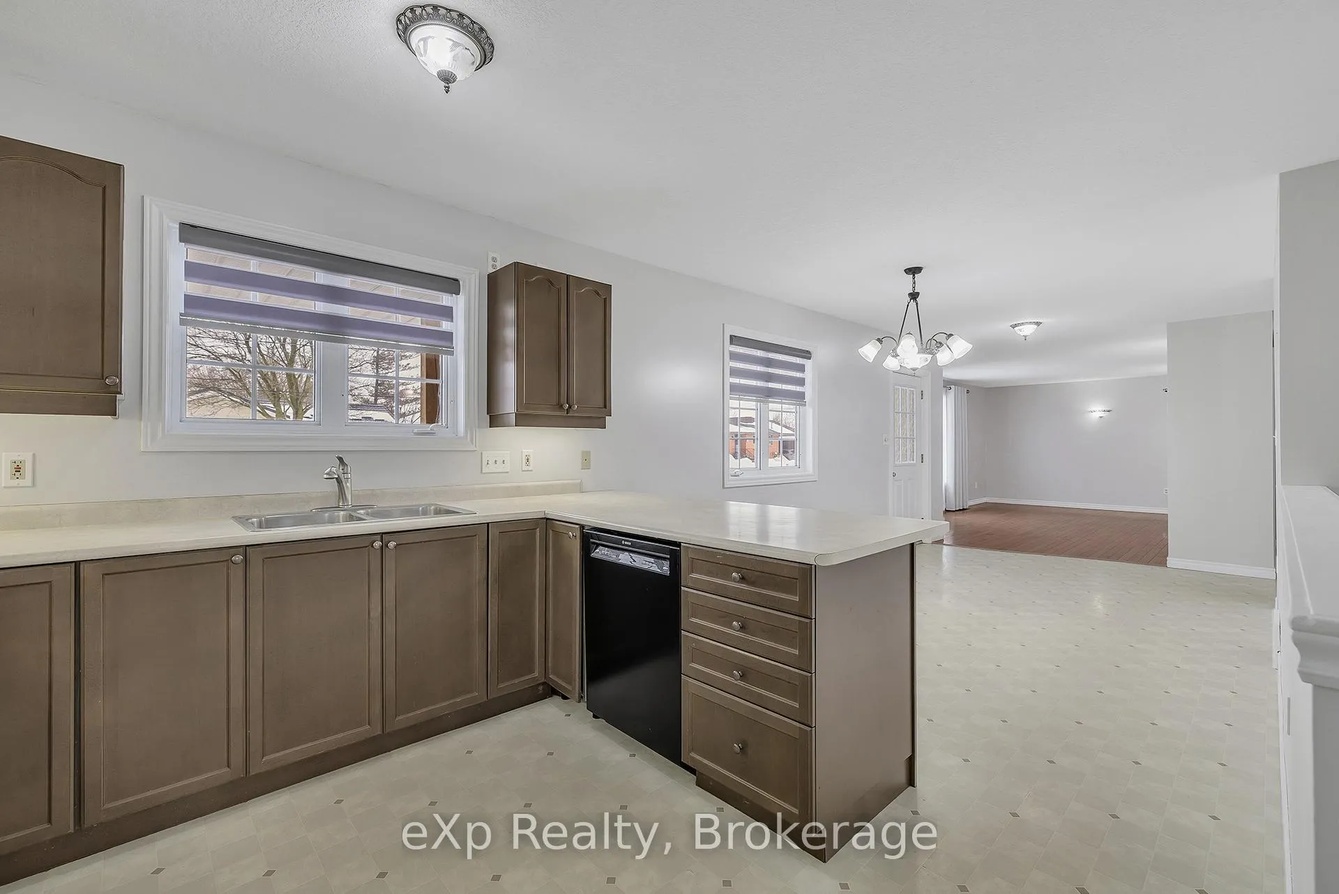 Photo 4 of 725 Binning Street W, North Perth, Listowel — HOMEH