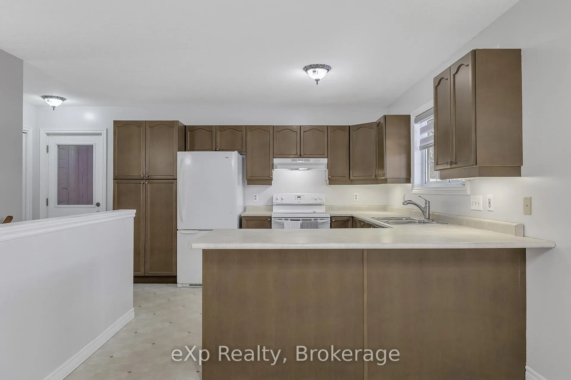 Photo 7 of 725 Binning Street W, North Perth, Listowel — HOMEH