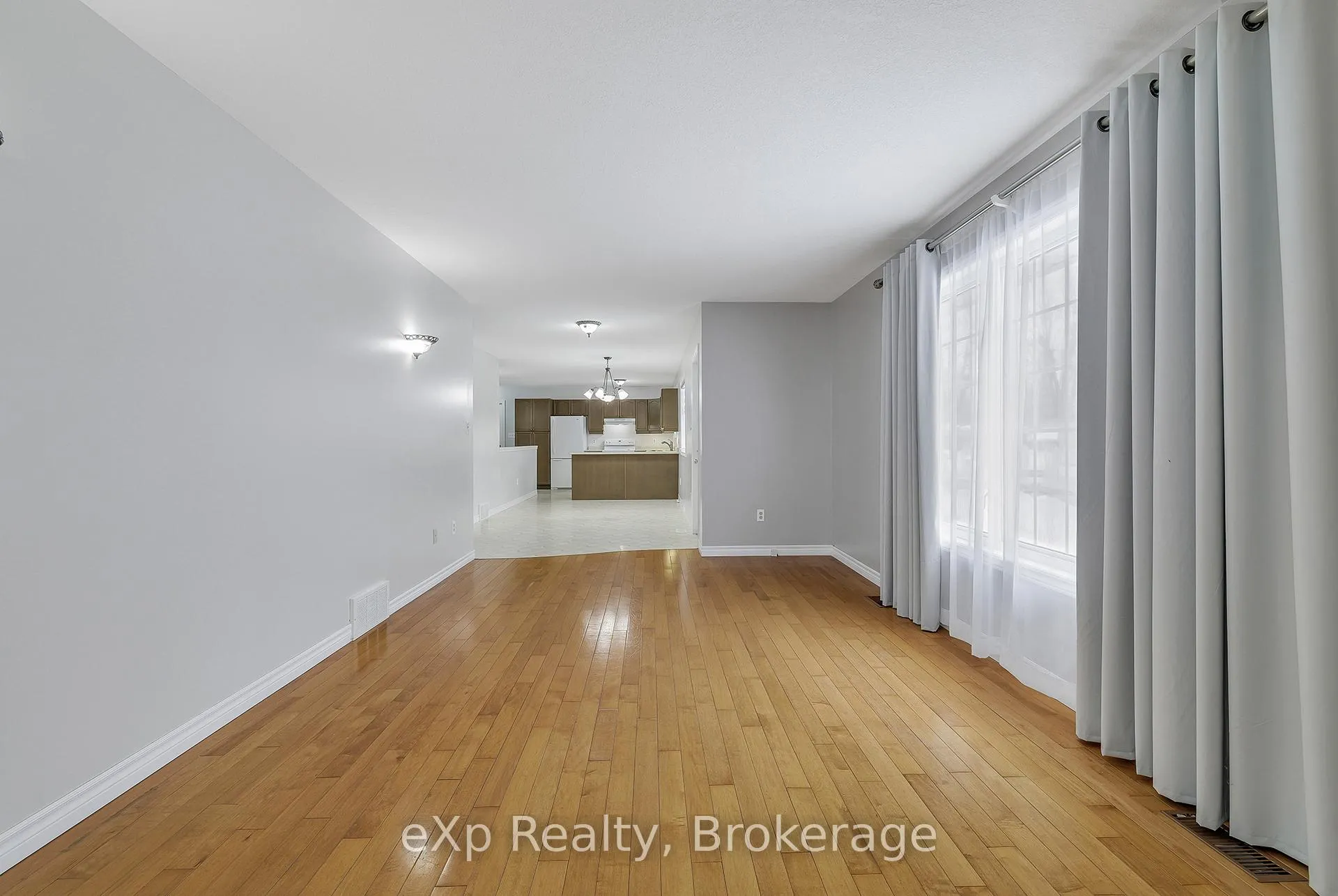 Photo 12 of 725 Binning Street W, North Perth, Listowel — HOMEH
