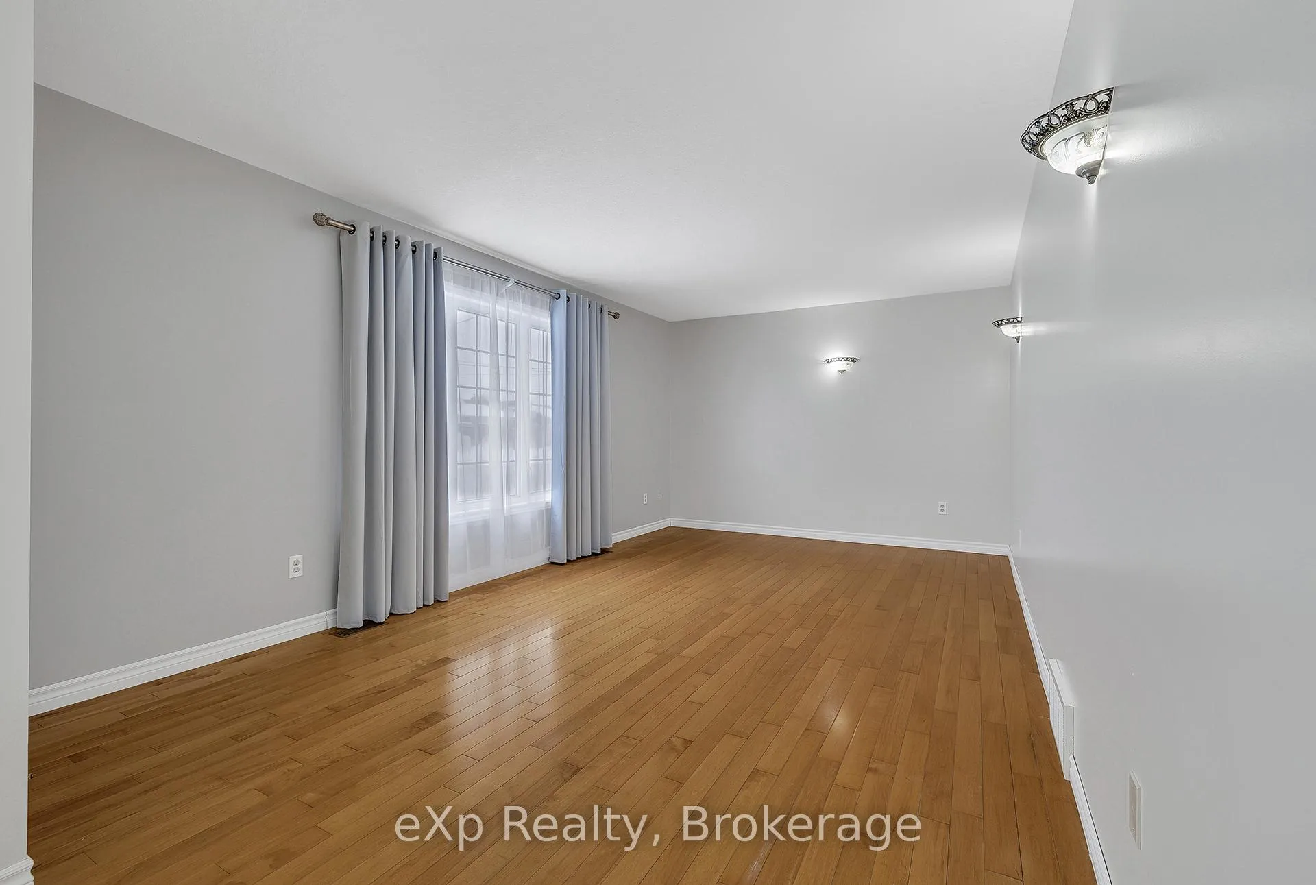 Photo 13 of 725 Binning Street W, North Perth, Listowel — HOMEH