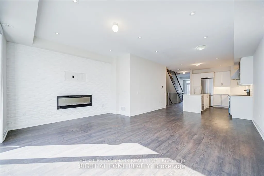 Photo 4 of Unit Unit 3C, 33 John Stocks Way, Markham, Thornhill — HOMEH