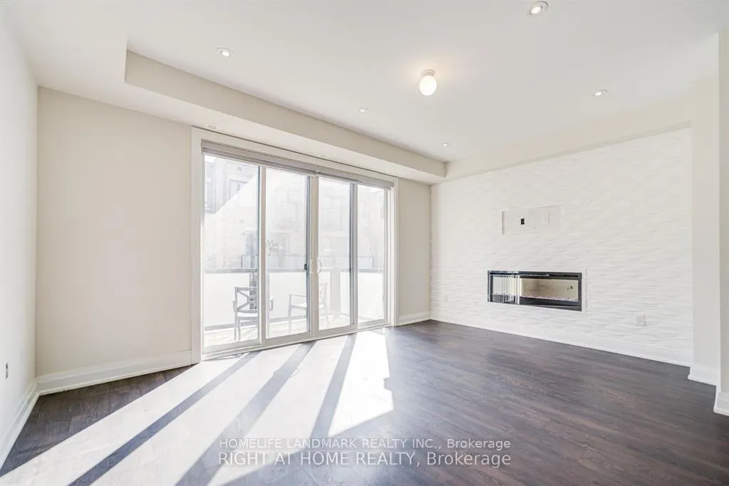 Photo 7 of Unit Unit 3C, 33 John Stocks Way, Markham, Thornhill — HOMEH