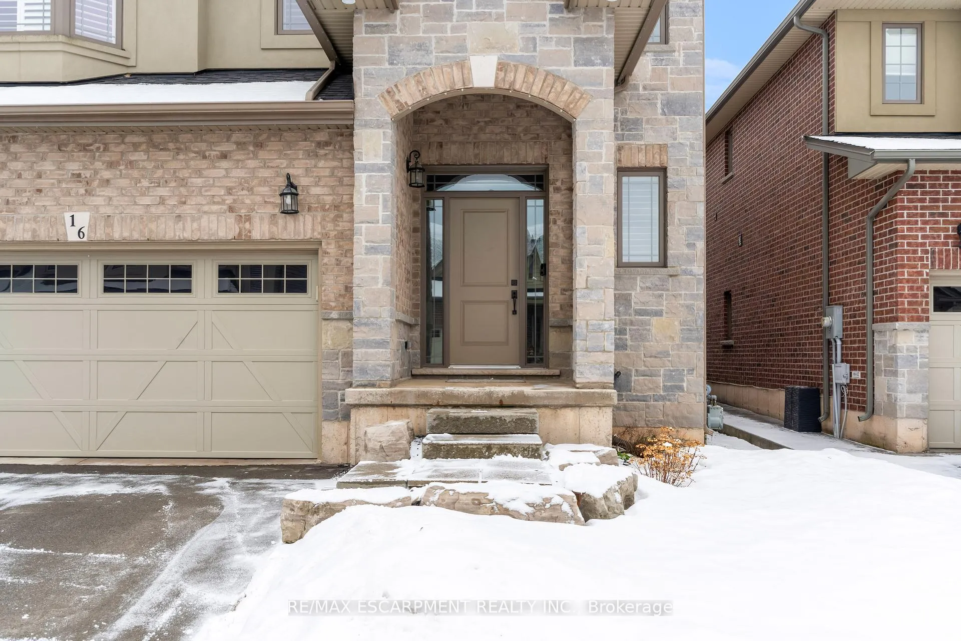 Photo 2 of Unit 16, 270 Main Street W, Grimsby, Grimsby West — HOMEH