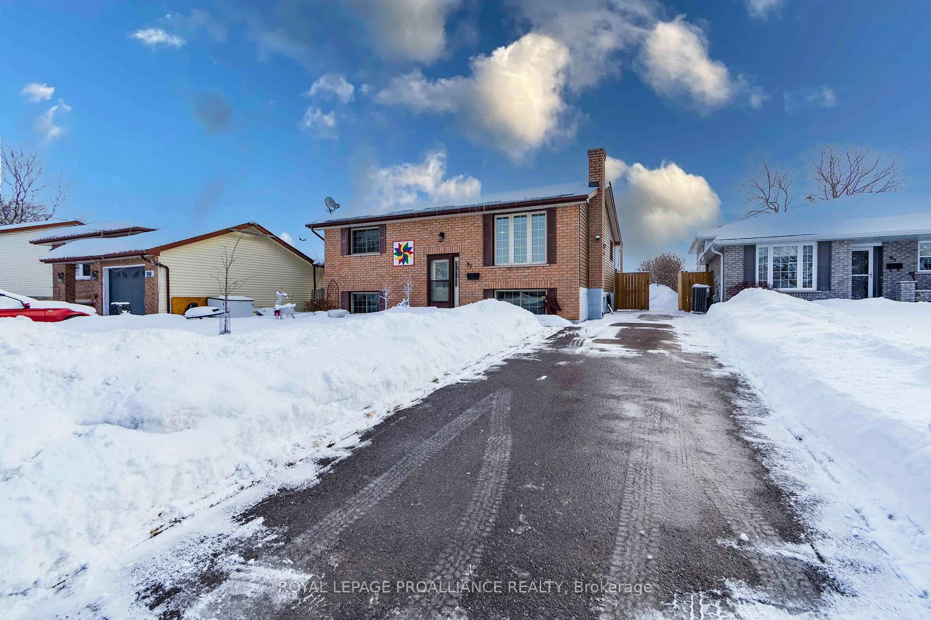 Photo 3 of 97 Prospect Hill, Quinte West, Trenton Ward — HOMEH