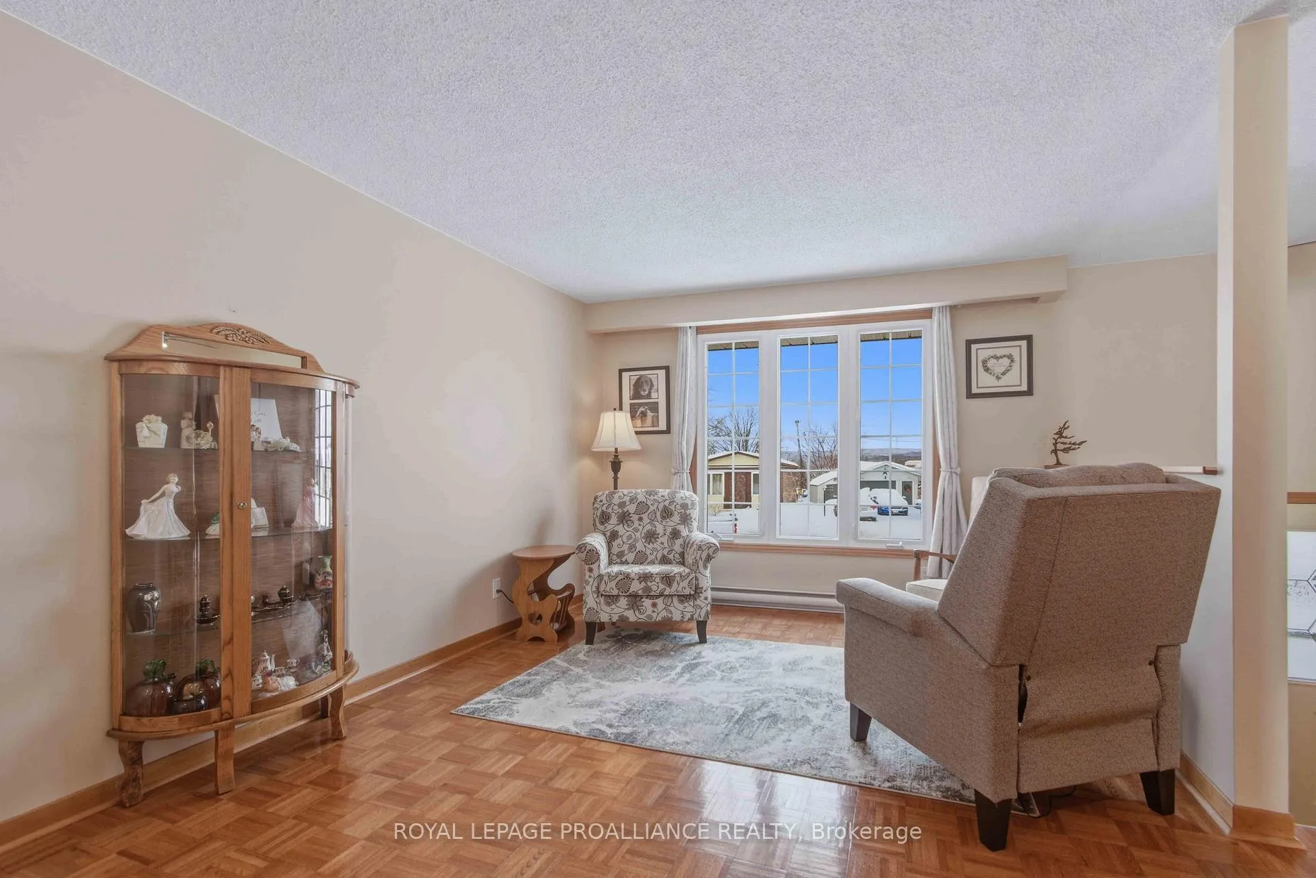 Photo 6 of 97 Prospect Hill, Quinte West, Trenton Ward — HOMEH