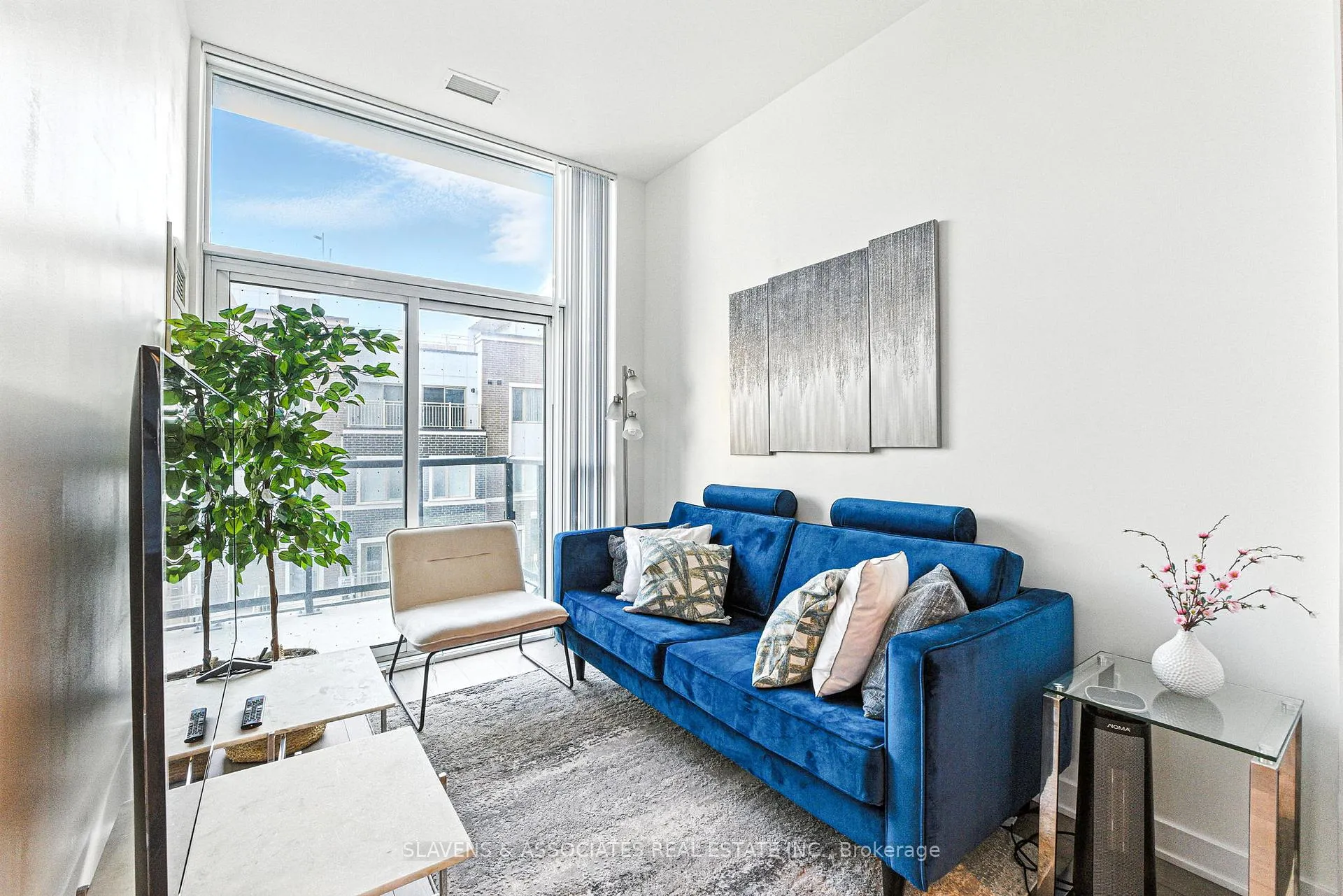 Photo 11 of Unit 201, 60 Honeycrisp Crescent, Vaughan, Vaughan Corporate Centre — HOMEH
