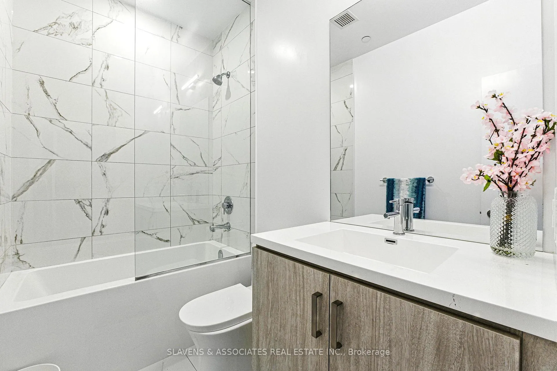 Photo 15 of Unit 201, 60 Honeycrisp Crescent, Vaughan, Vaughan Corporate Centre — HOMEH