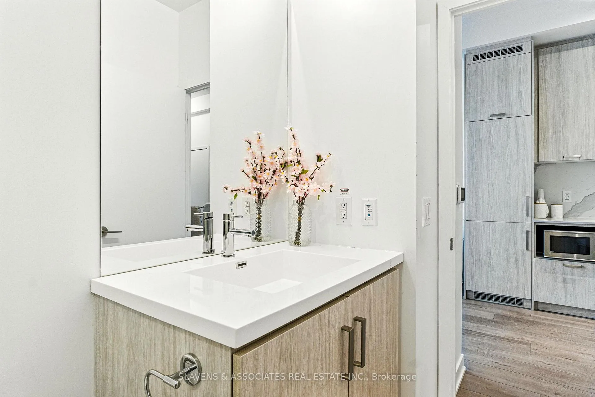 Photo 17 of Unit 201, 60 Honeycrisp Crescent, Vaughan, Vaughan Corporate Centre — HOMEH