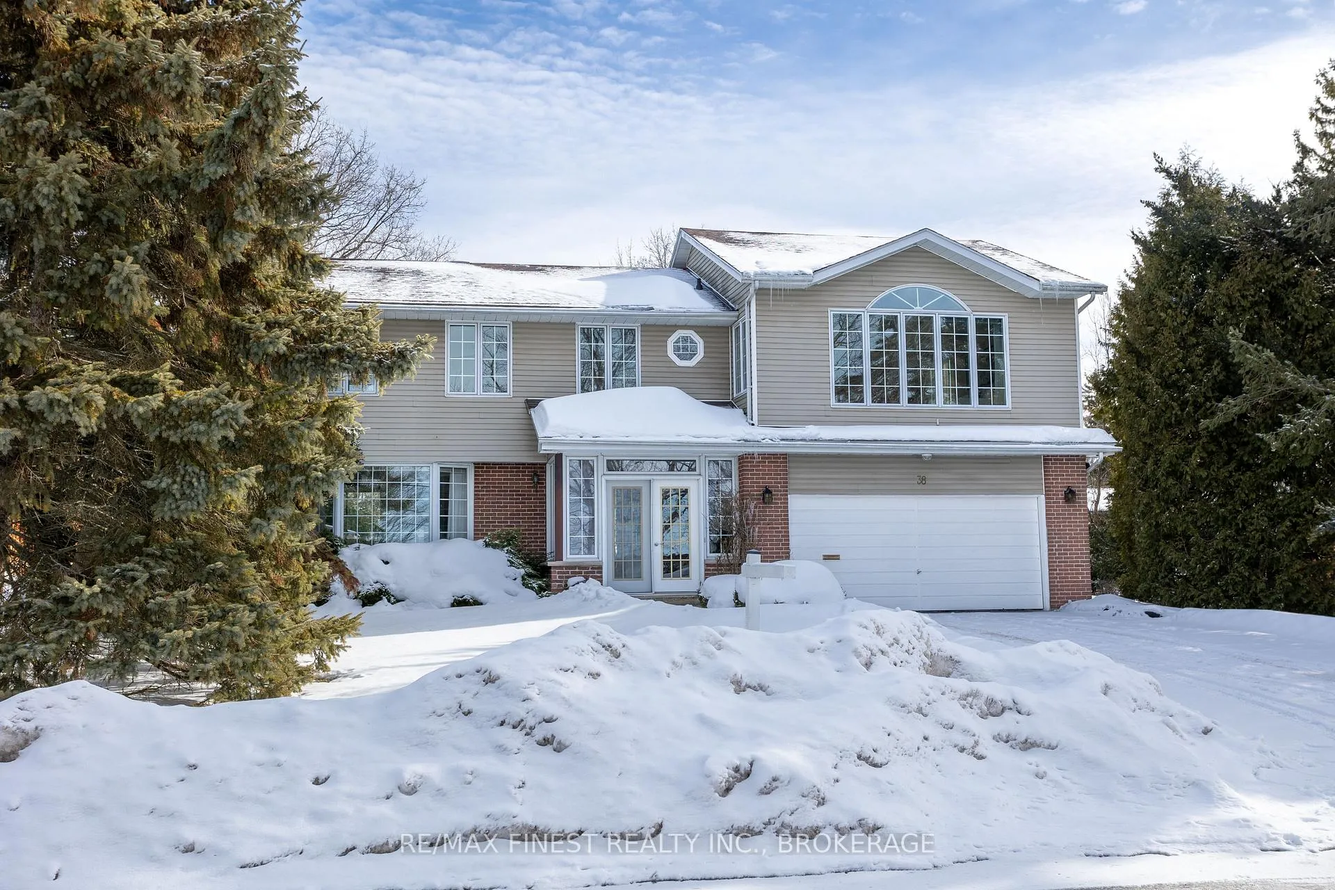 Photo 2 of 38 Lakeland Point Drive, Kingston, City Southwest — HOMEH