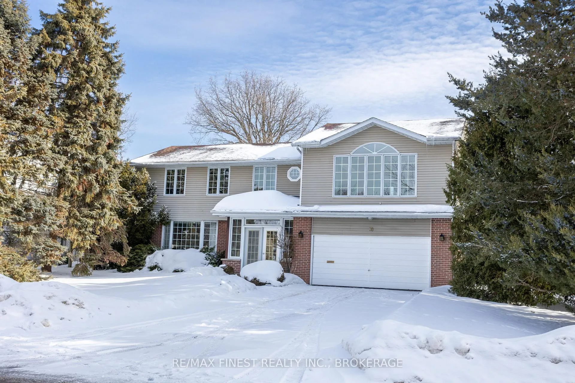 Photo 3 of 38 Lakeland Point Drive, Kingston, City Southwest — HOMEH
