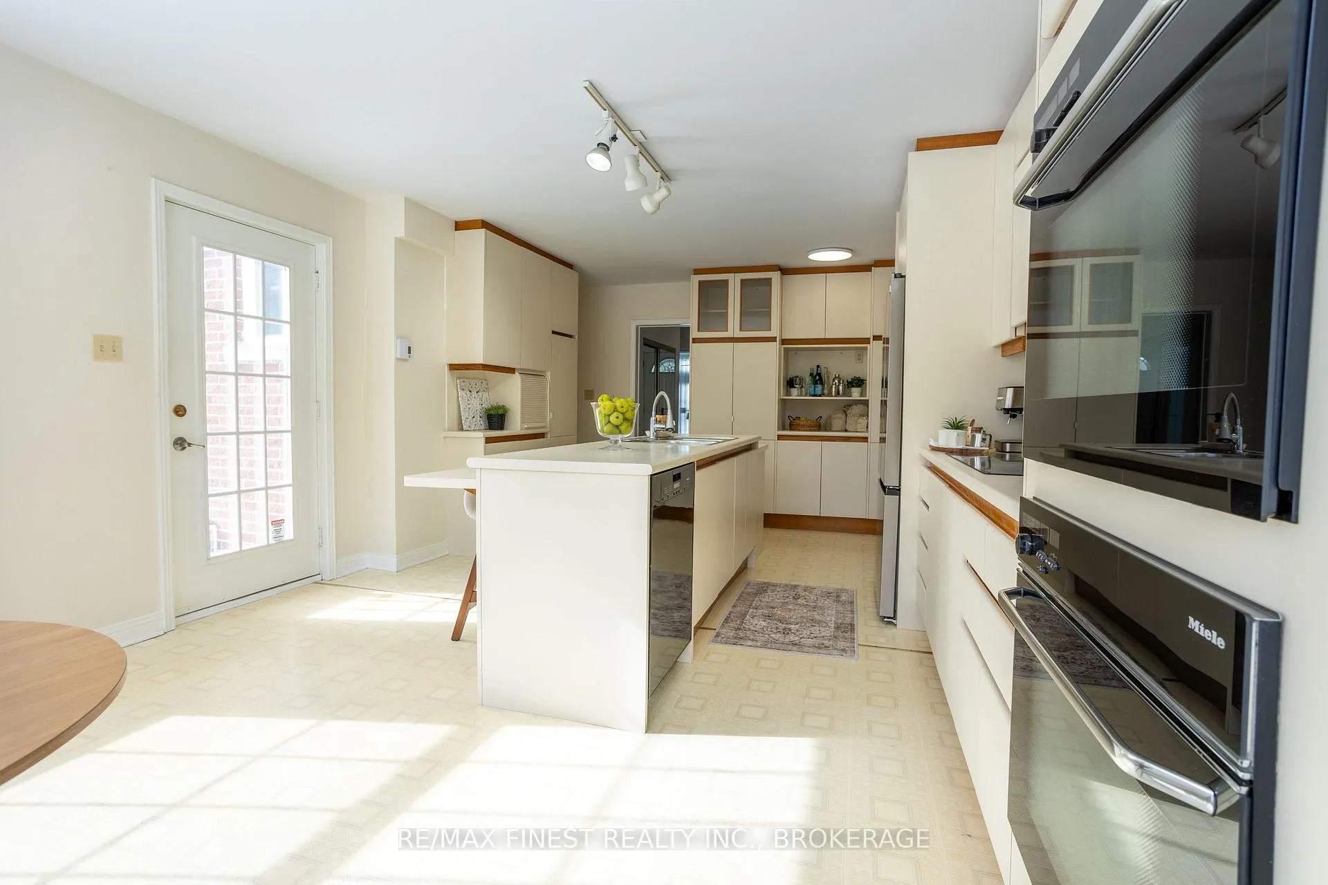Photo 16 of 38 Lakeland Point Drive, Kingston, City Southwest — HOMEH
