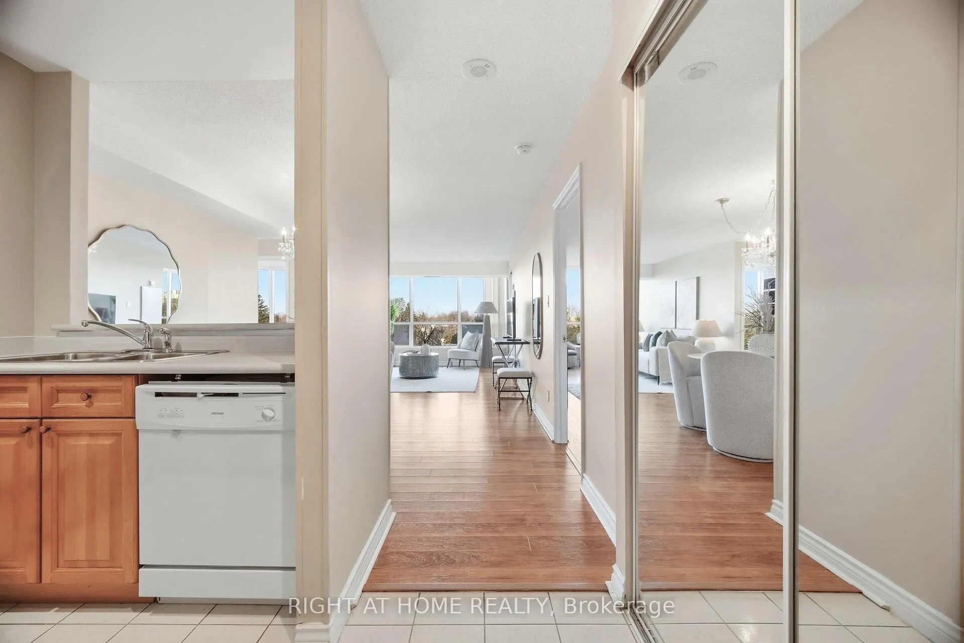 Photo 5 of Unit 514, 1276 Maple Crossing Boulevard, Burlington, Brant — HOMEH