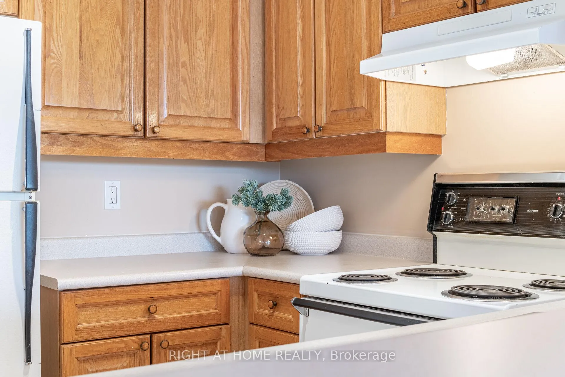 Photo 18 of Unit 514, 1276 Maple Crossing Boulevard, Burlington, Brant — HOMEH