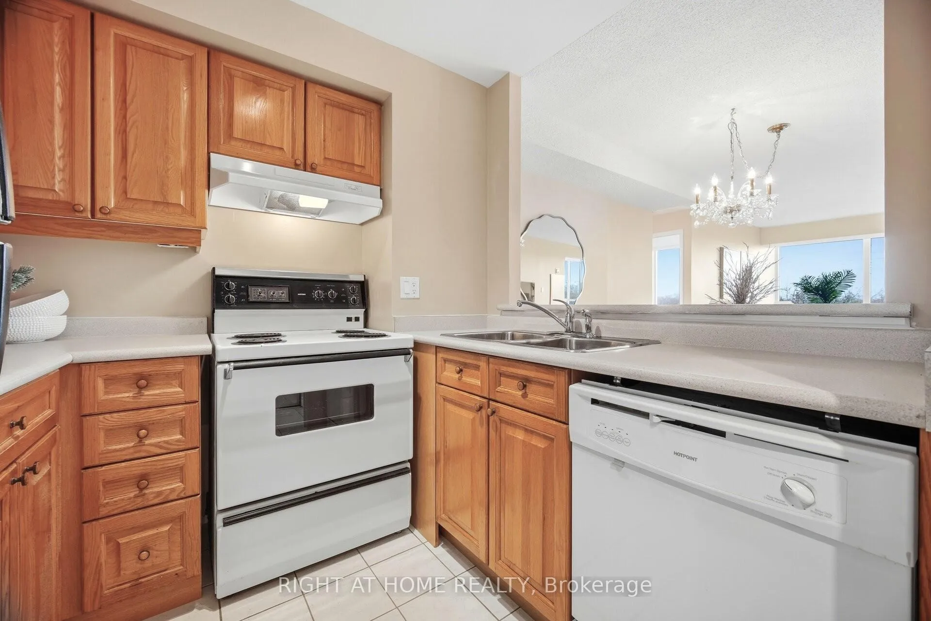 Photo 19 of Unit 514, 1276 Maple Crossing Boulevard, Burlington, Brant — HOMEH