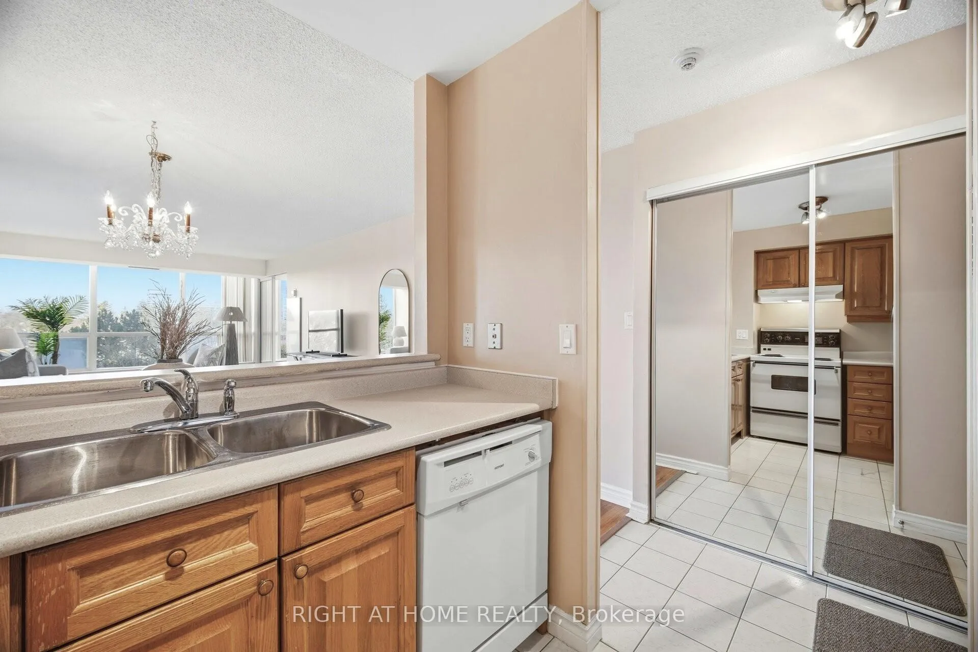 Photo 20 of Unit 514, 1276 Maple Crossing Boulevard, Burlington, Brant — HOMEH
