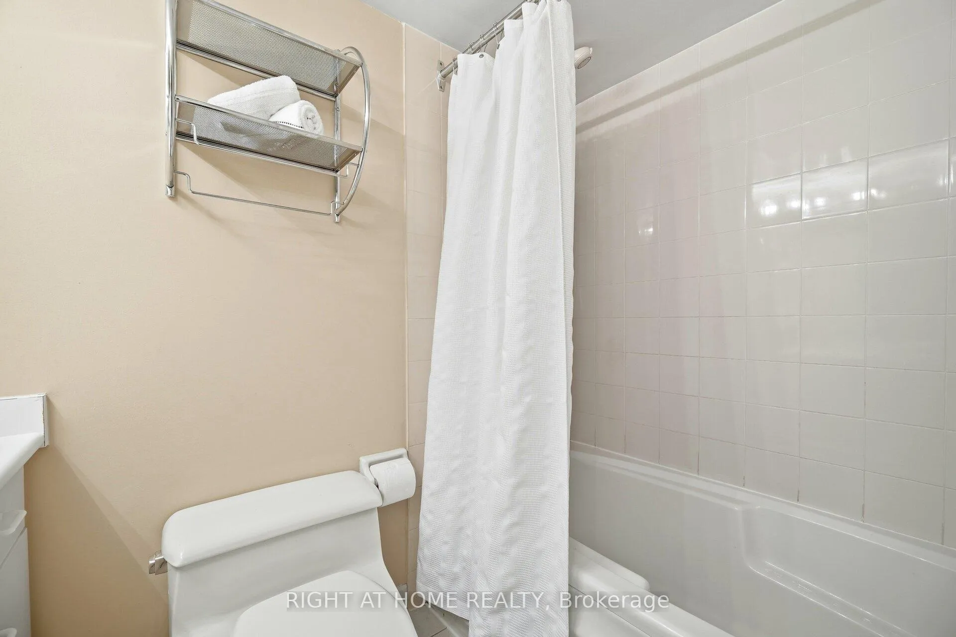 Photo 39 of Unit 514, 1276 Maple Crossing Boulevard, Burlington, Brant — HOMEH