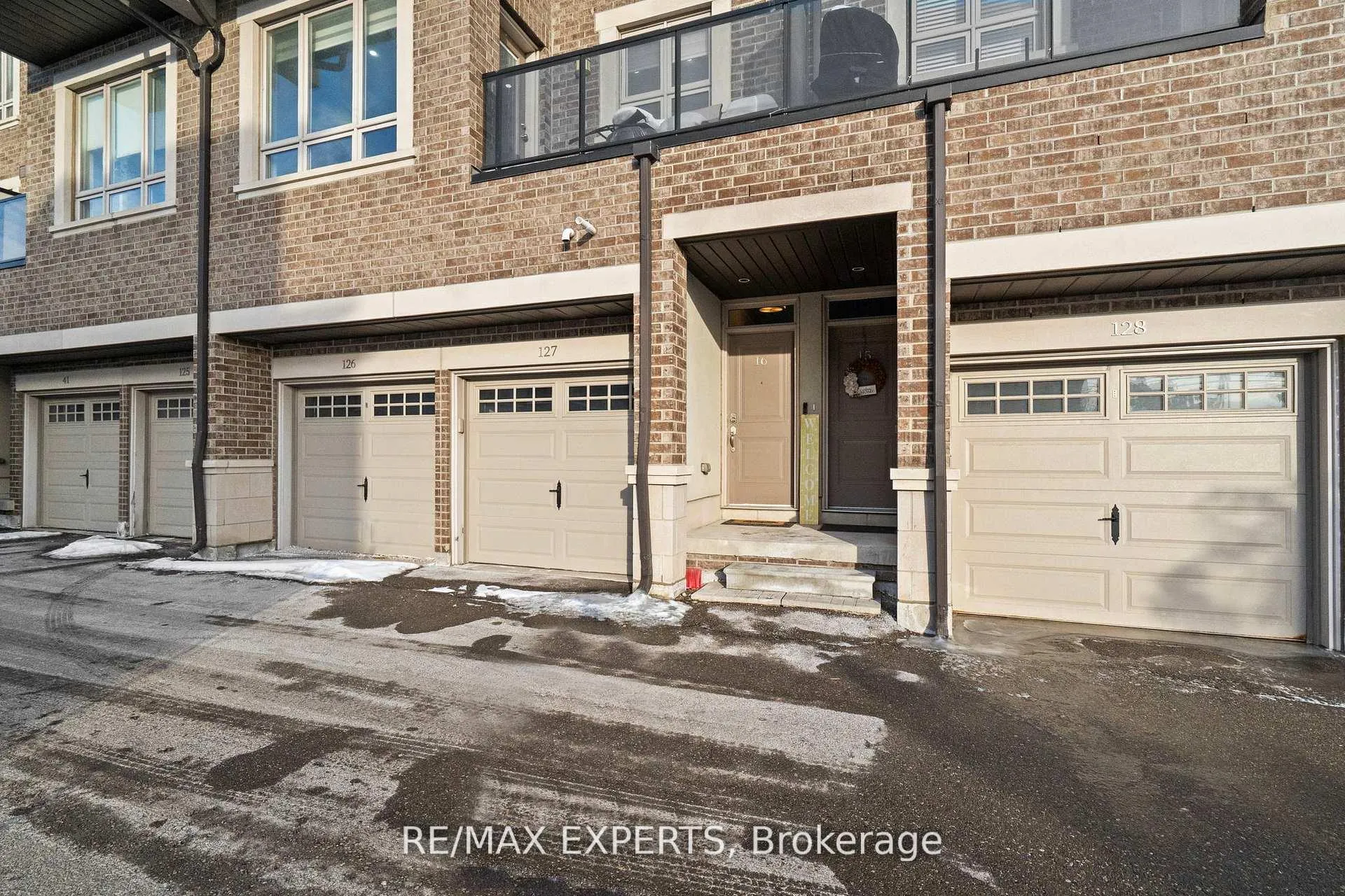 Photo 3 of Unit 16, 125 Kayla Crescent, Vaughan, Maple — HOMEH