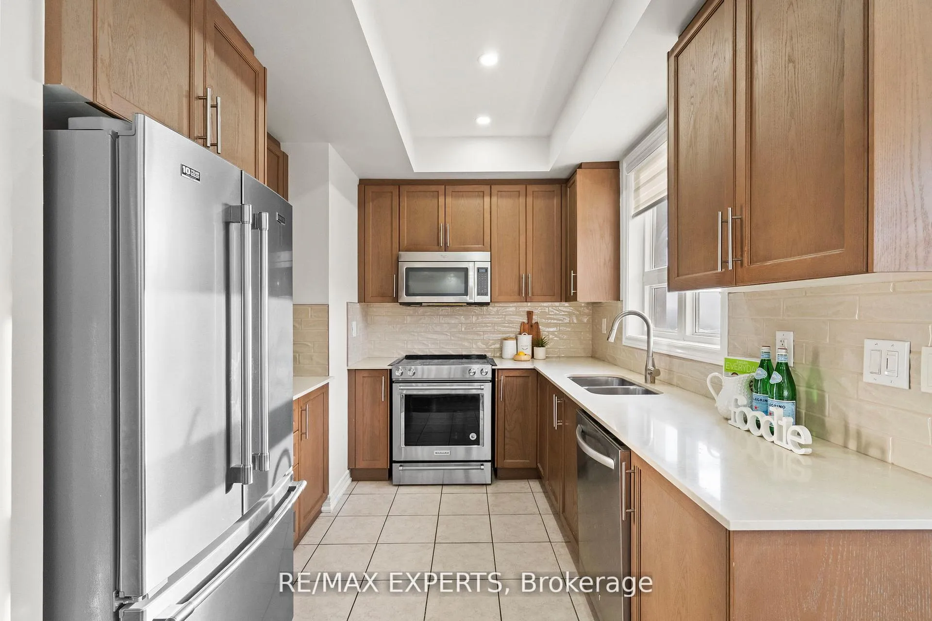 Photo 4 of Unit 16, 125 Kayla Crescent, Vaughan, Maple — HOMEH
